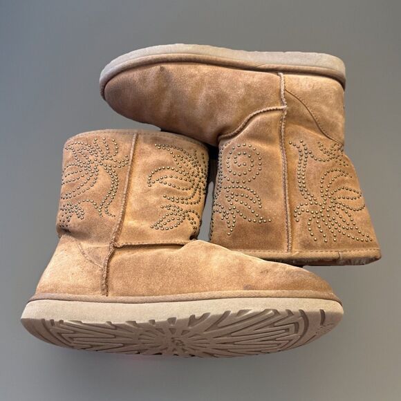 UGG Classic Short Perf Women Suede Chestnut Size US 9 Studded - Picture 3 of 13